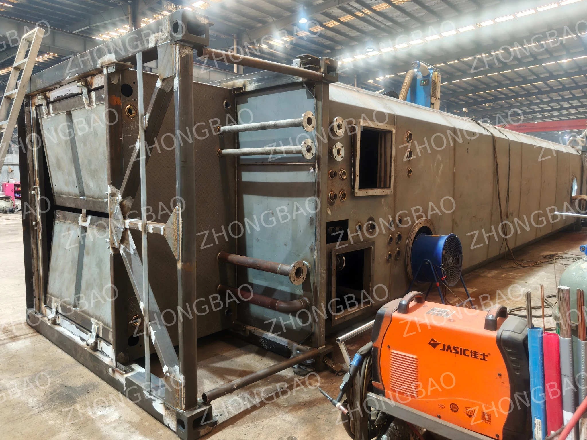 Outer structural frame of a self-bunded fuel tank